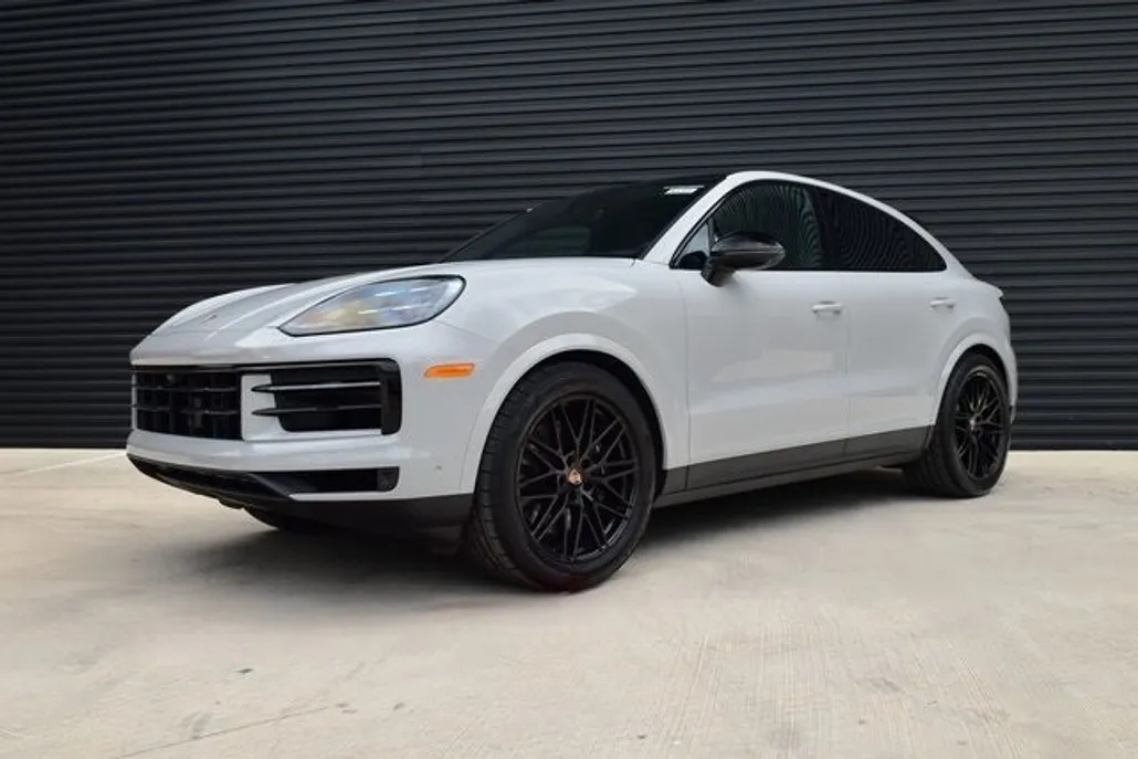 2025 Porsche Cayenne Coupe photo 1