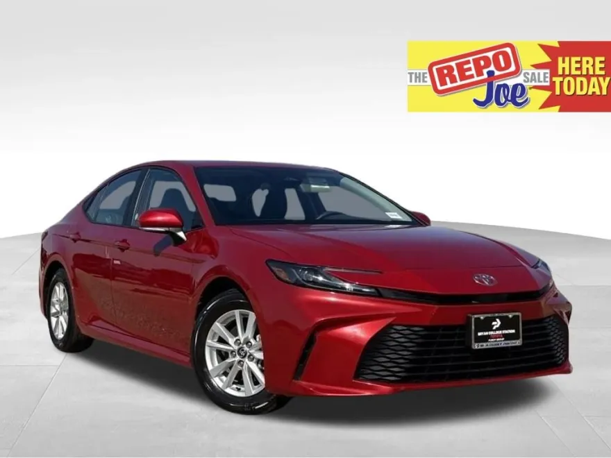 2025 Toyota Camry LE photo 1