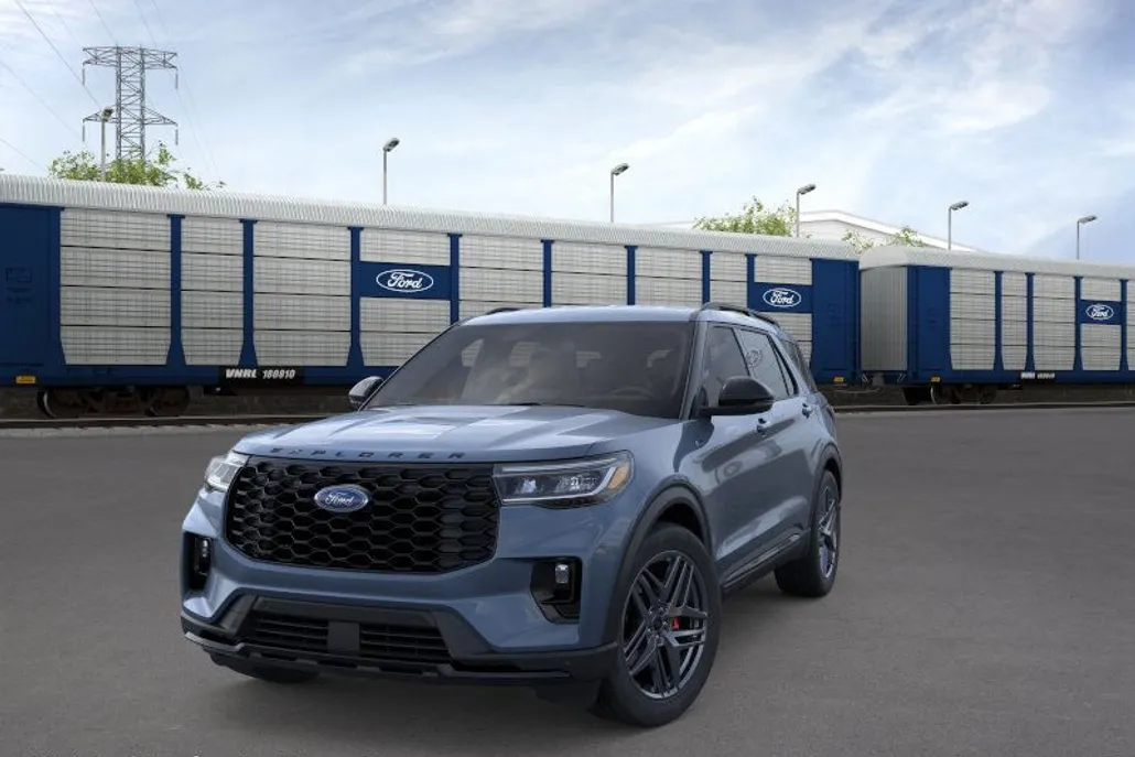2025 Ford Explorer ST-Line photo 1