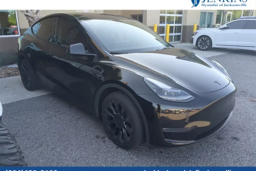 2024 Tesla Model Y Long Range photo 1
