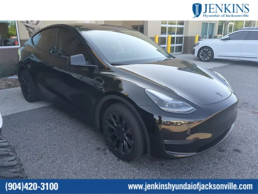 2024 Tesla Model Y Long Range photo 1