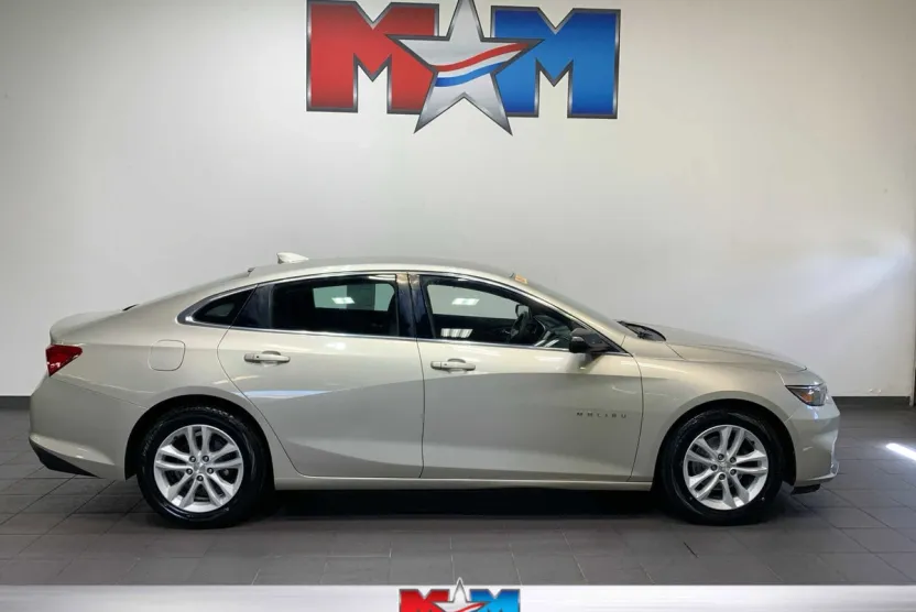 2016 Chevrolet Malibu 1LT photo 1