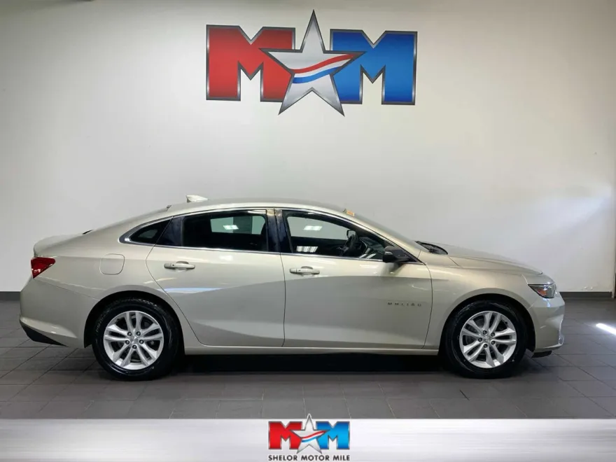 2016 Chevrolet Malibu 1LT photo 1