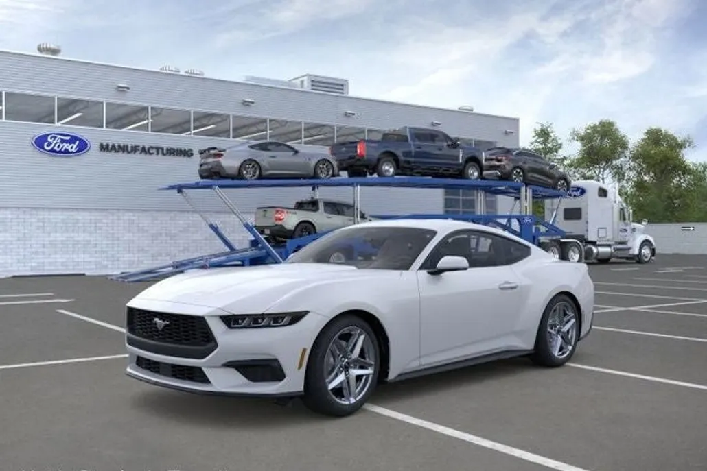 2025 Ford Mustang EcoBoost photo 1