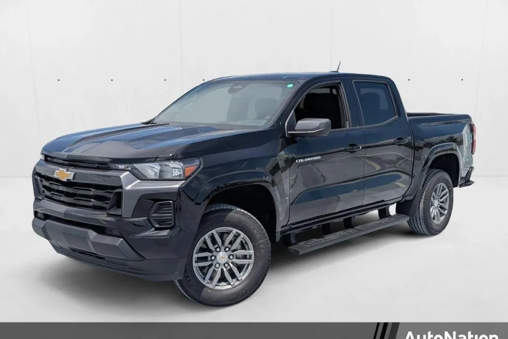 2025 Chevrolet Colorado Work Truck LT photo 1