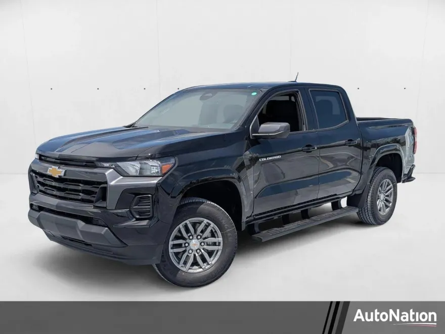 2025 Chevrolet Colorado Work Truck LT photo 1