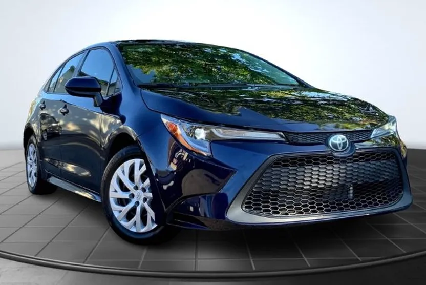2021 Toyota Corolla LE photo 1