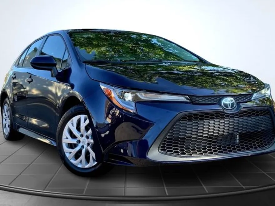 2021 Toyota Corolla LE photo 1