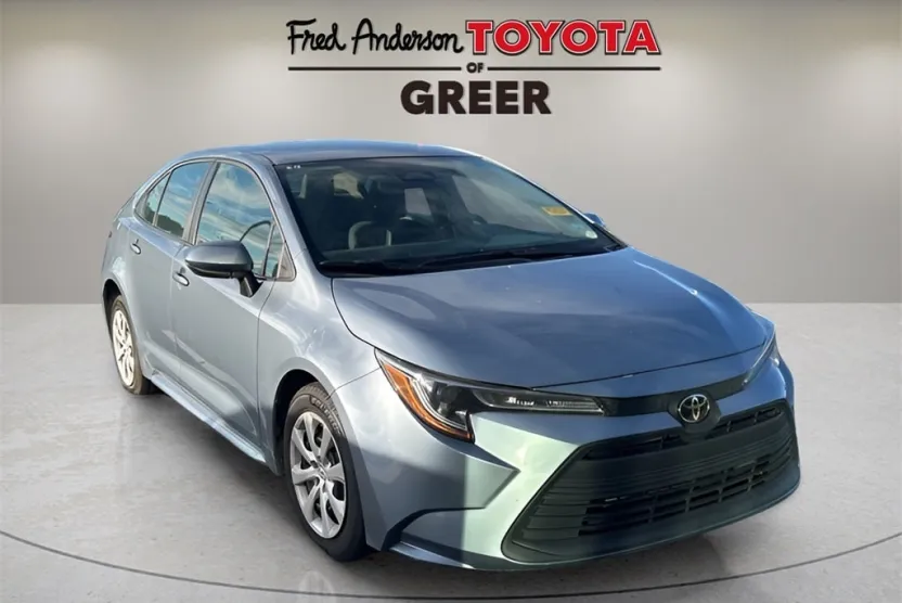 2024 Toyota Corolla LE photo 1