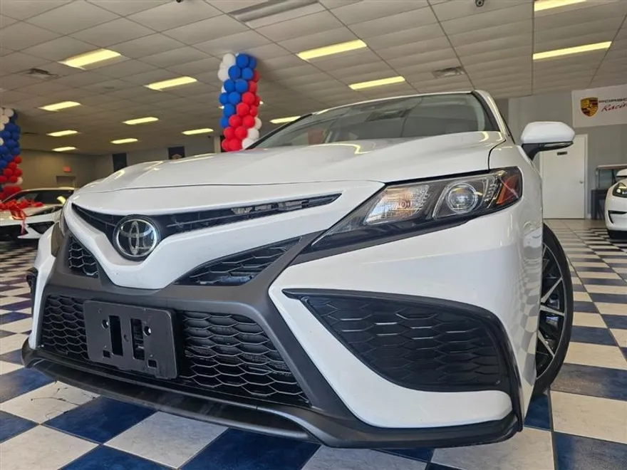 2023 Toyota Camry SE photo 1