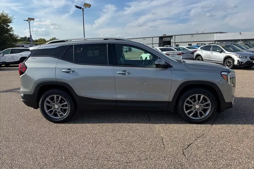 2024 Gmc Terrain SLT photo 1