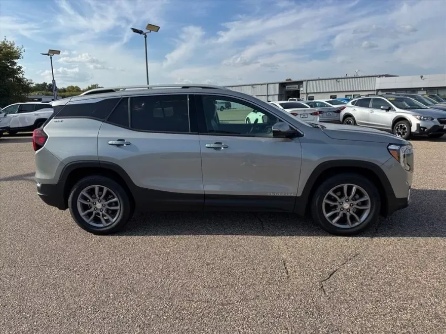 2024 Gmc Terrain SLT photo 1