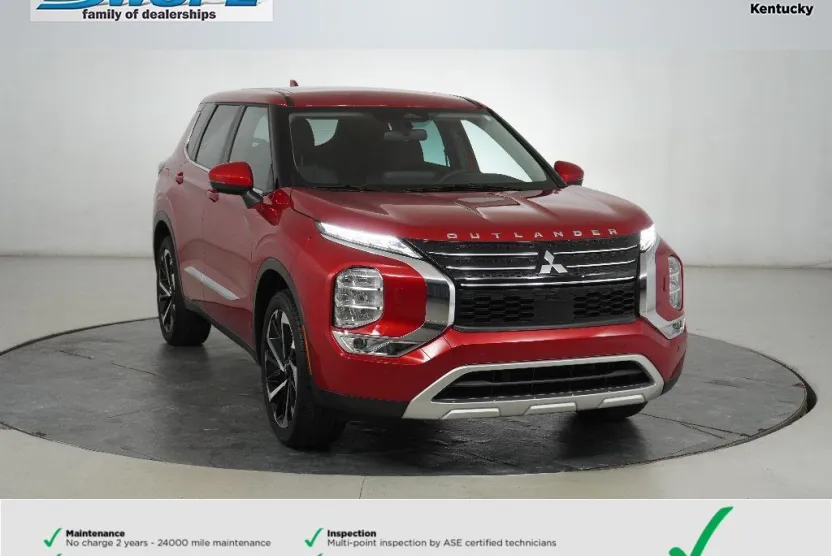 2023 Mitsubishi Outlander SE photo 1