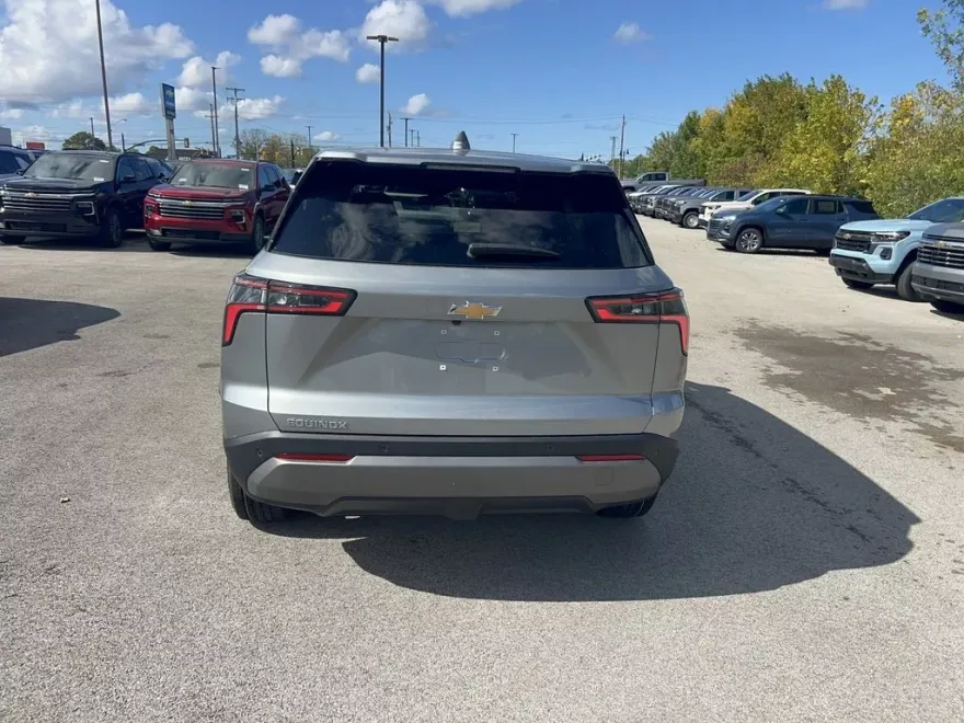 2026 Chevrolet Equinox LT photo 1
