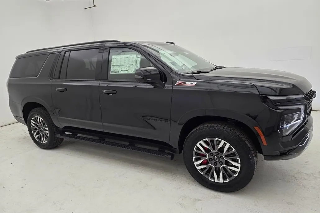 2025 Chevrolet Suburban Z71 photo 1