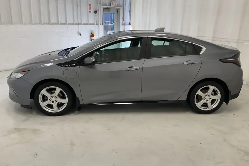 2018 Chevrolet Volt LT photo 1
