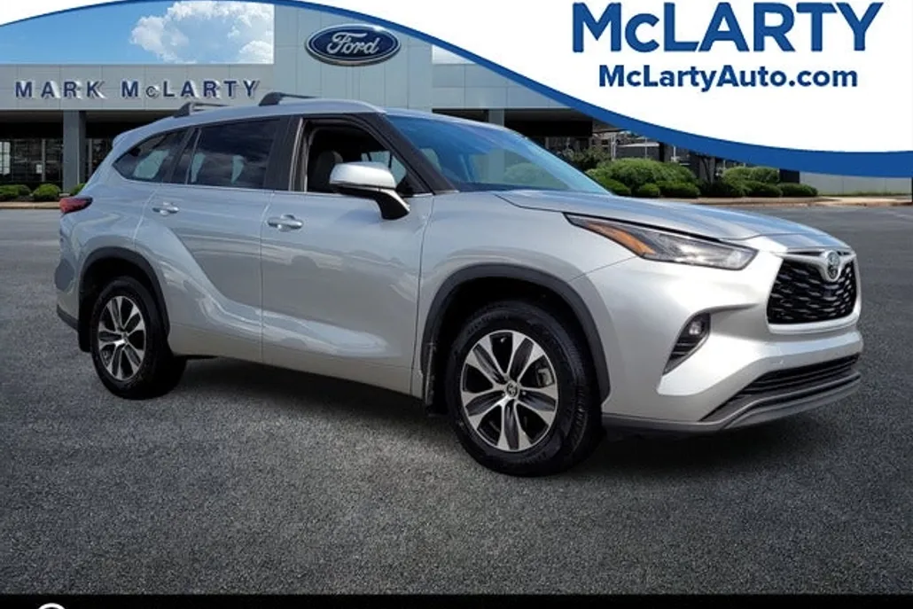 2023 Toyota Highlander XLE photo 1