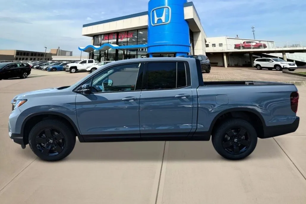 2026 Honda Ridgeline Black Edition photo 1