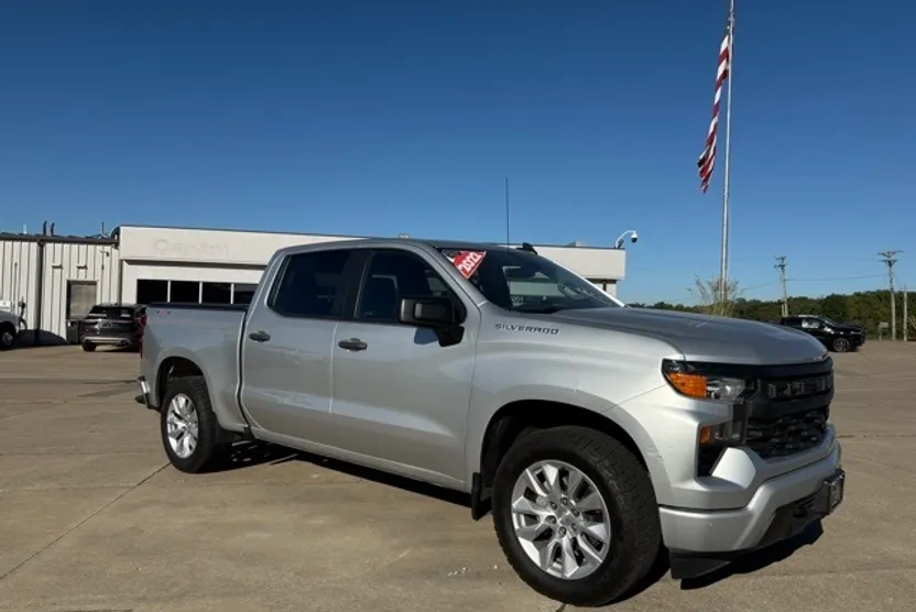2022 Chevrolet Silverado 1500 Custom photo 1