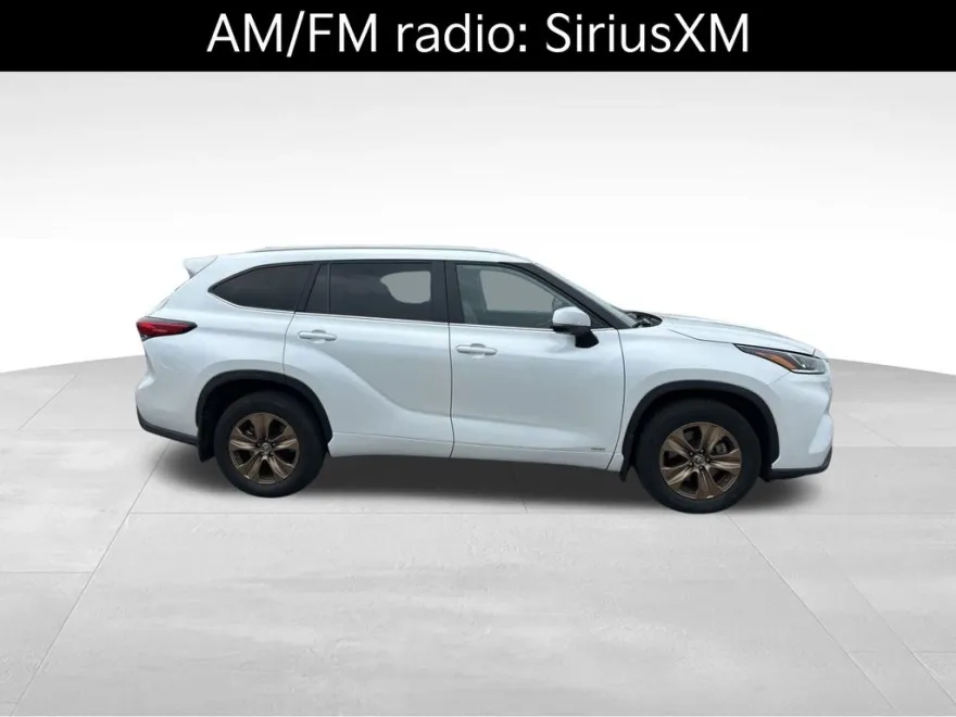 2023 Toyota Highlander Hybrid Bronze Edition photo 2