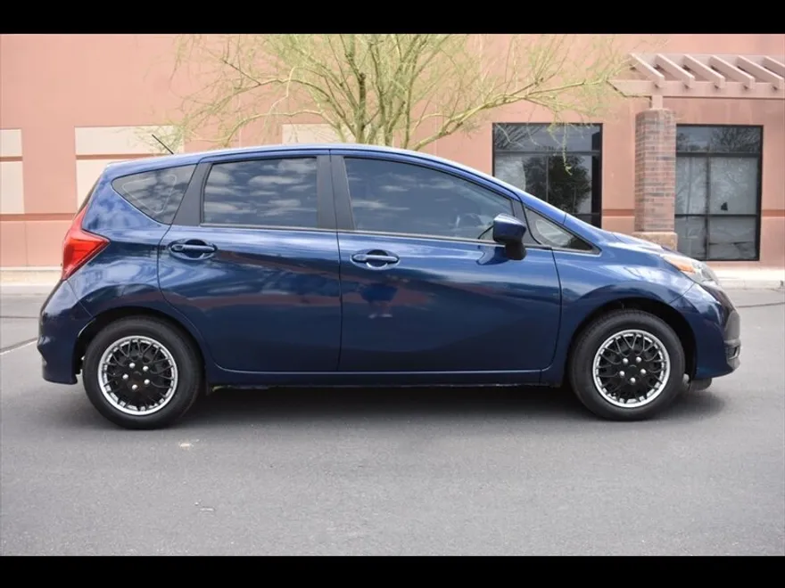 2019 Nissan Versa Note SV photo 1