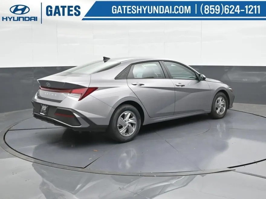 2025 Hyundai Elantra SE photo 1