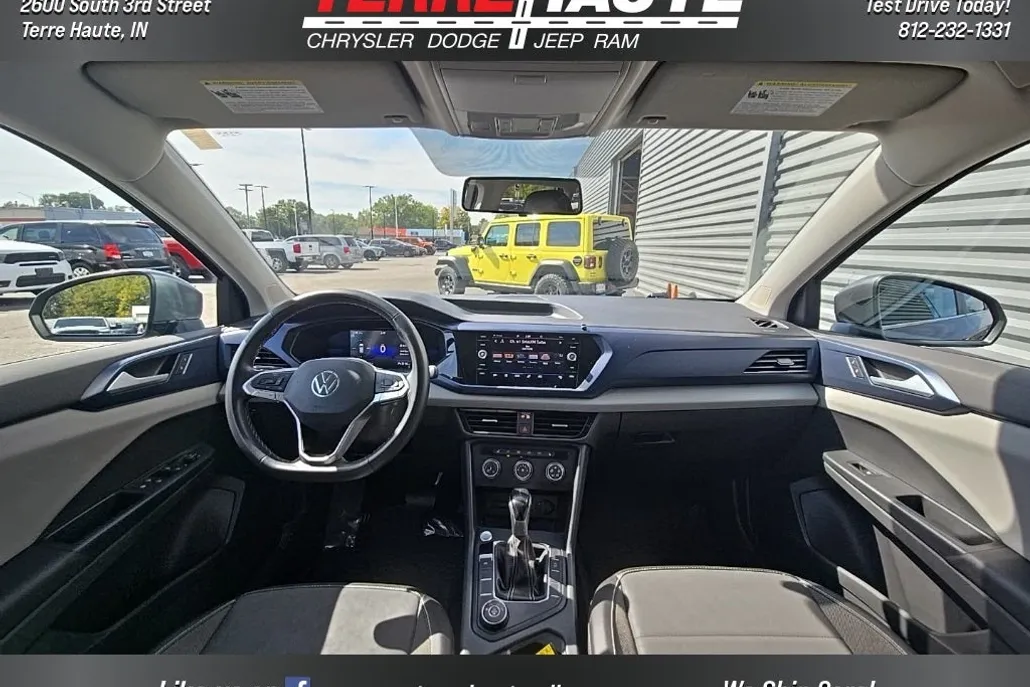 2022 Volkswagen Taos SE photo 1