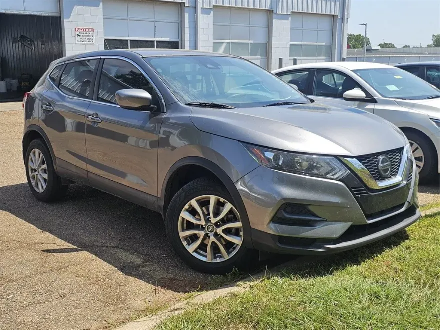 2020 Nissan Rogue Sport S photo 1