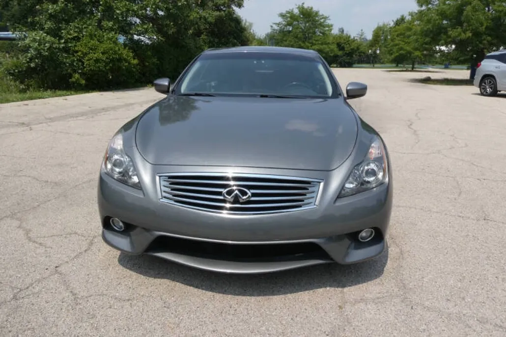 2011 Infiniti G37 Convertible photo 1