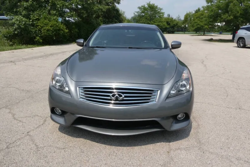 2011 Infiniti G37 Convertible photo 1