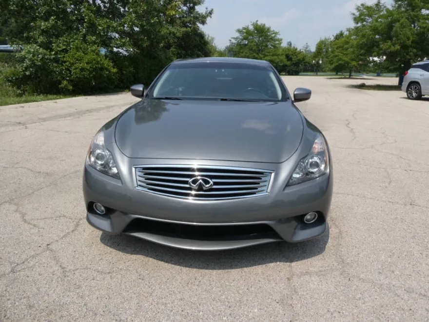 2011 Infiniti G37 Convertible photo 1