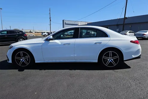 2025 Mercedes Benz E 350 4MATIC photo 3