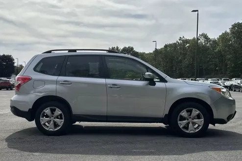 2016 Subaru Forester 2.5i Premium photo 3