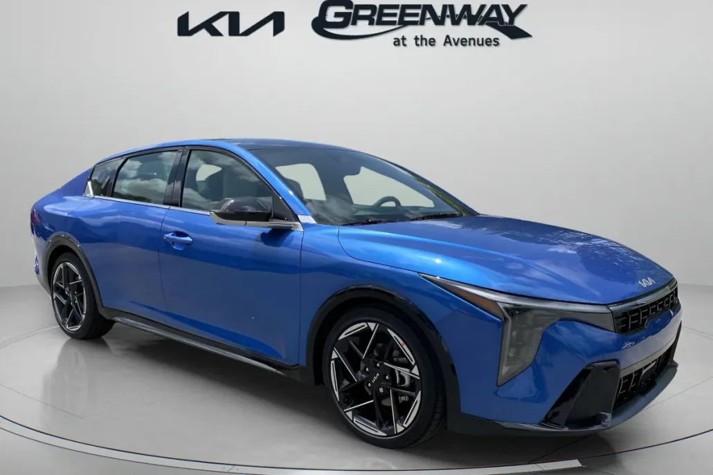 2025 Kia K4 GT-Line photo 1