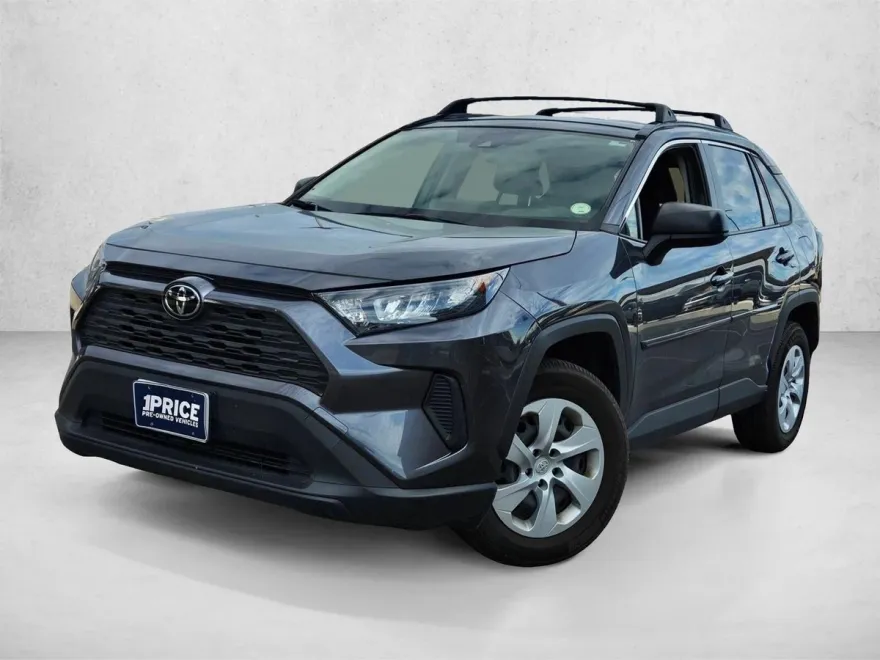 2020 Toyota RAV4 LE photo 1