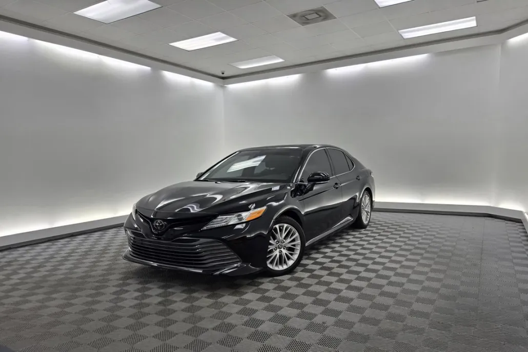 2020 Toyota Camry XLE photo 1