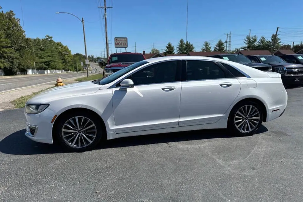 2017 Lincoln MKZ Premiere photo 1