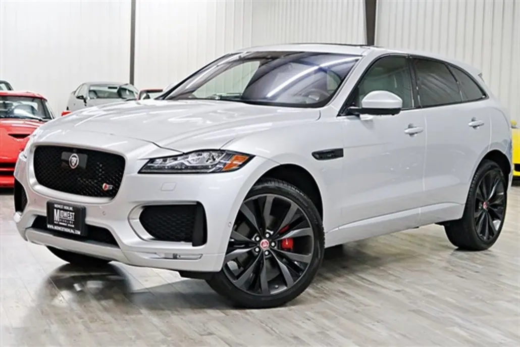 2017 Jaguar F-PACE First Edition photo 1