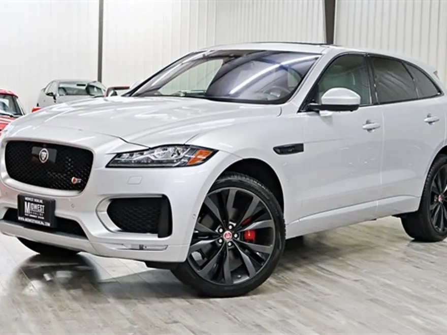 2017 Jaguar F-PACE First Edition photo 1