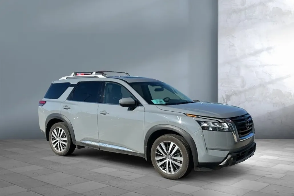 2022 Nissan Pathfinder Platinum photo 1