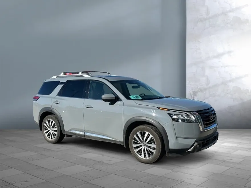 2022 Nissan Pathfinder Platinum photo 1