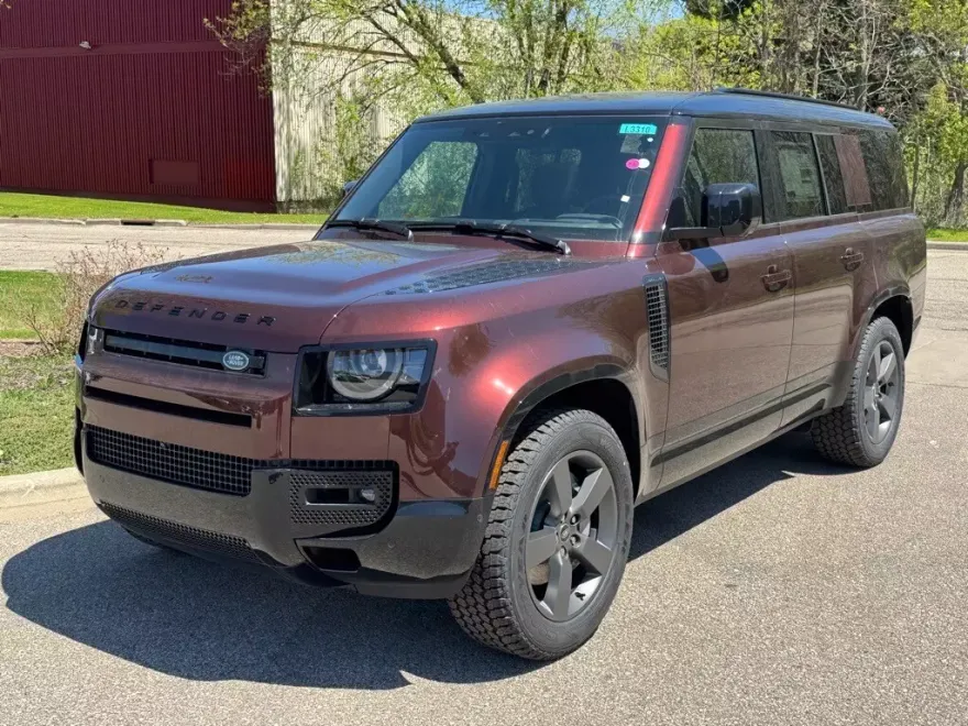 2025 Land Rover Defender 130 X-Dynamic SE photo 1