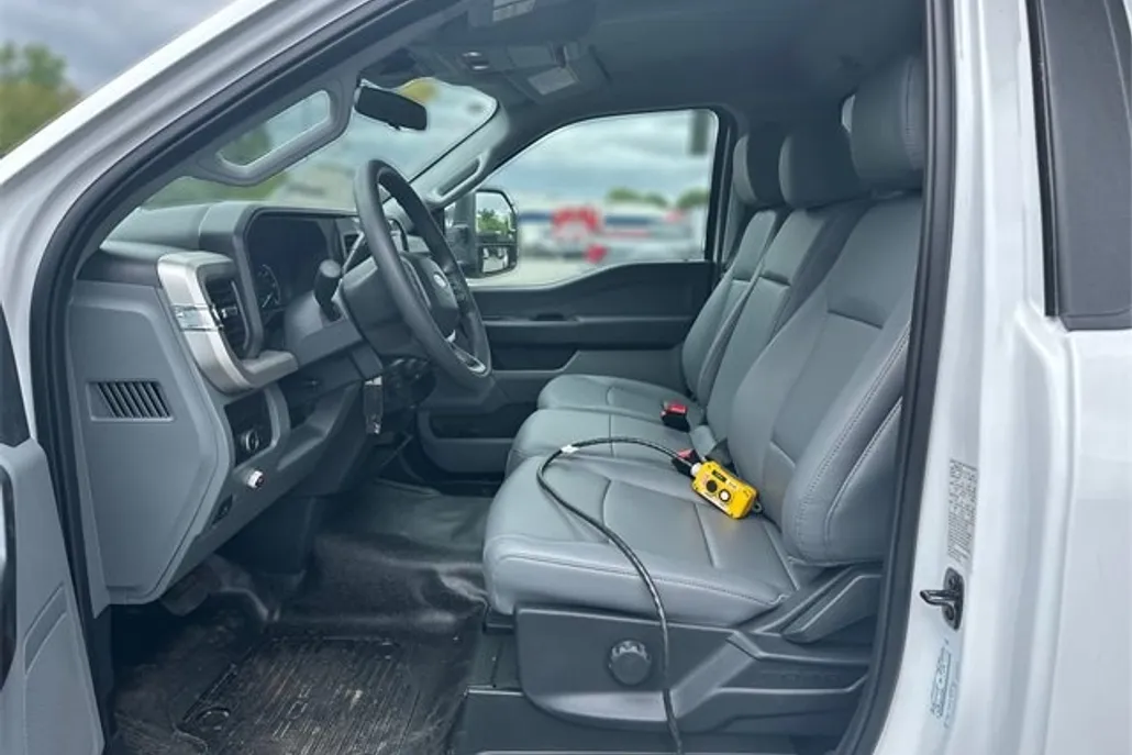 2025 Ford F-350 photo 1