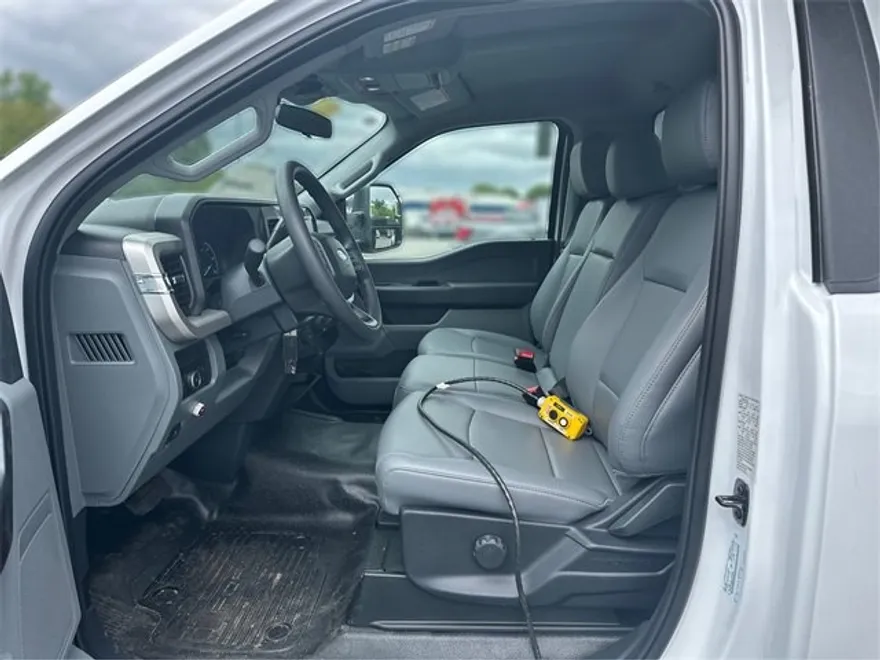 2025 Ford F-350 photo 1