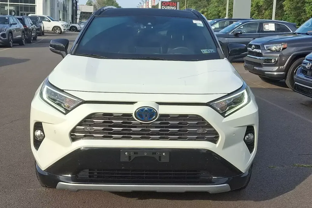 2020 Toyota RAV4 Hybrid XSE photo 1
