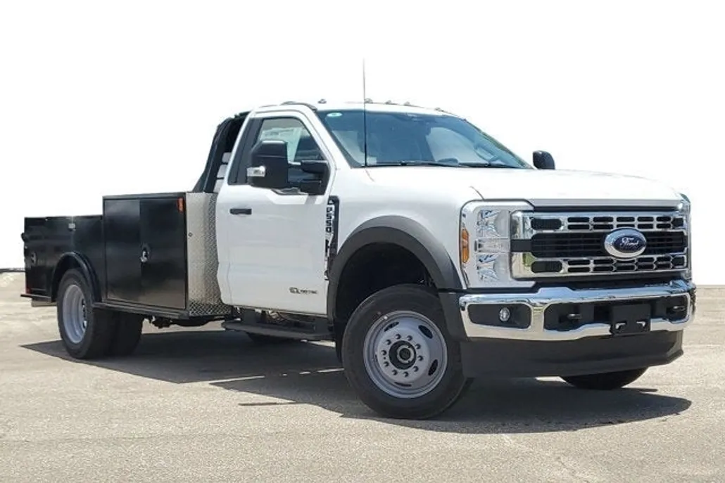 2024 Ford F-550 photo 1