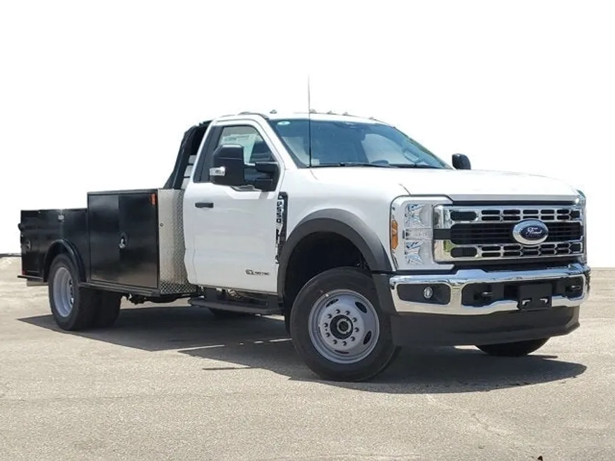 2024 Ford F-550 photo 1