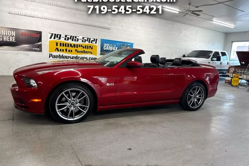 2013 Ford Mustang GT Convertible photo 1