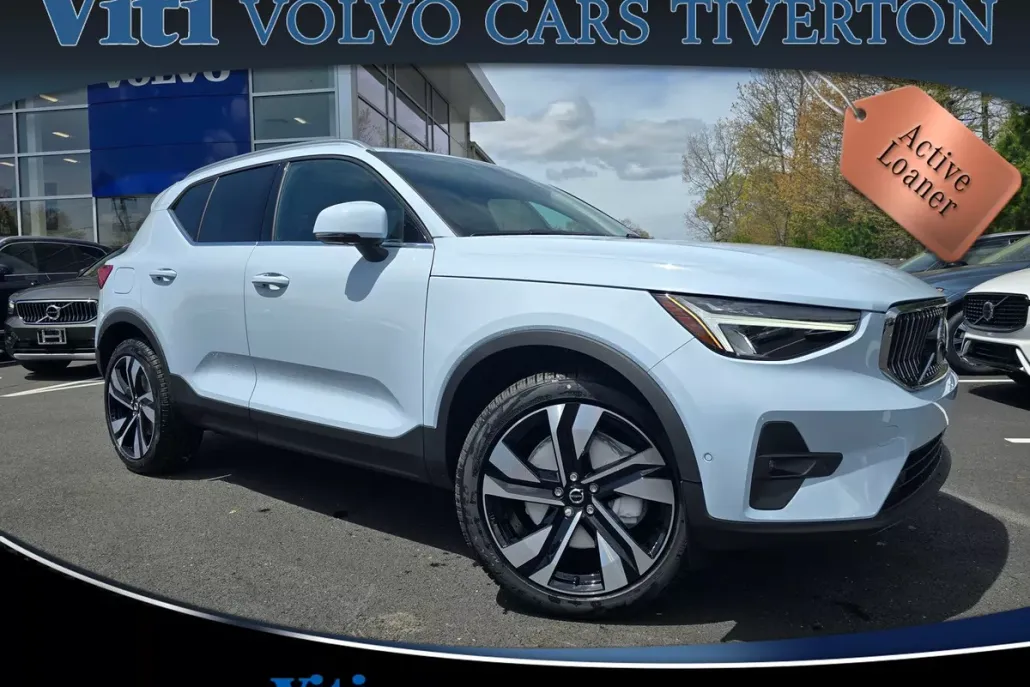 2024 Volvo XC40 Plus photo 1