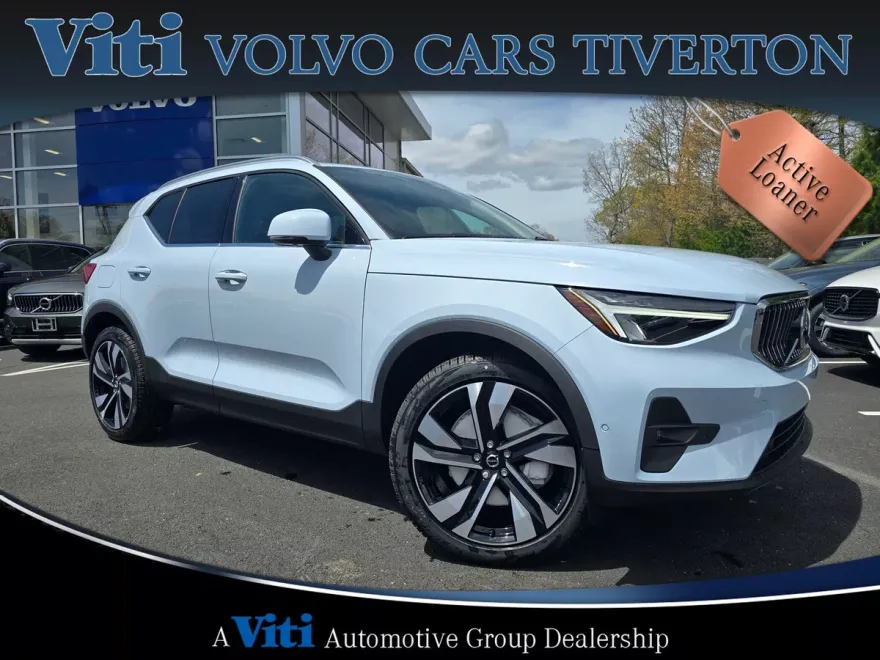 2024 Volvo XC40 Plus photo 1